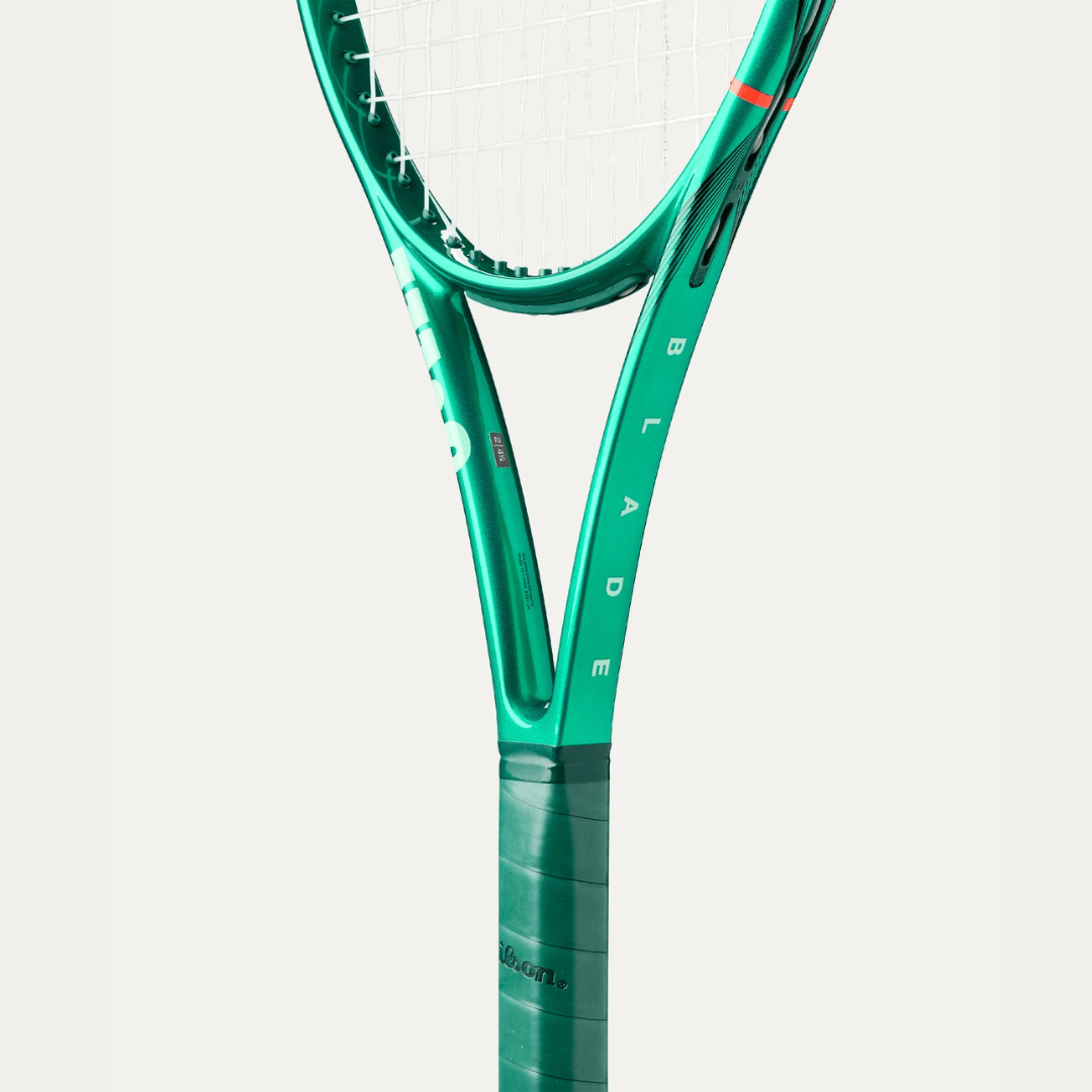 Wilson Blade 100UL v10 265g (16x19) tennis racket