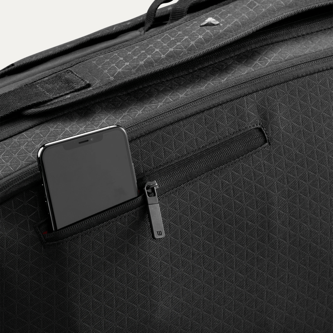 Wilson Clash v3 Super Tour 6-pack tennis racket bag black