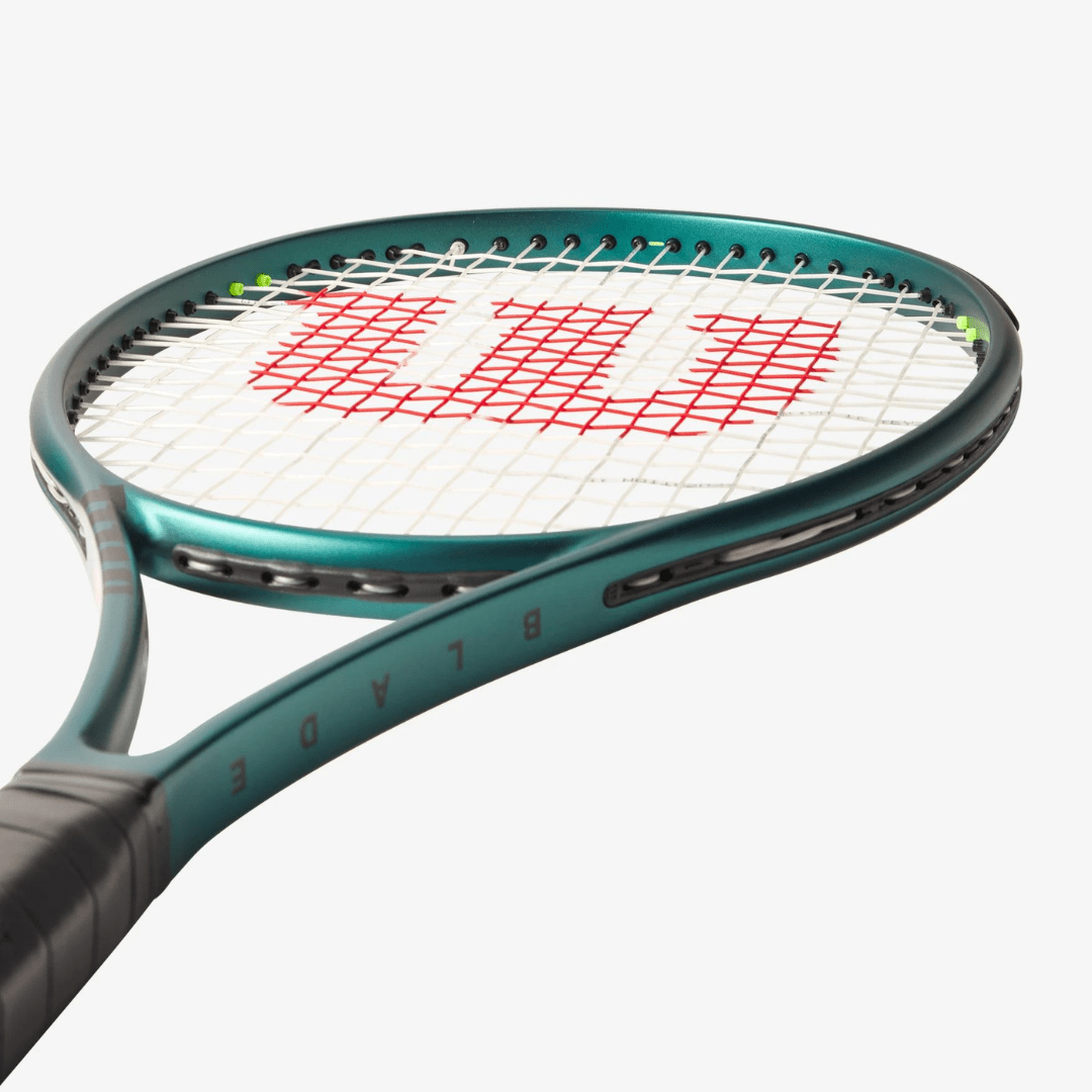 Wilson Blade 98 v9 305g (18x20) tennis racket