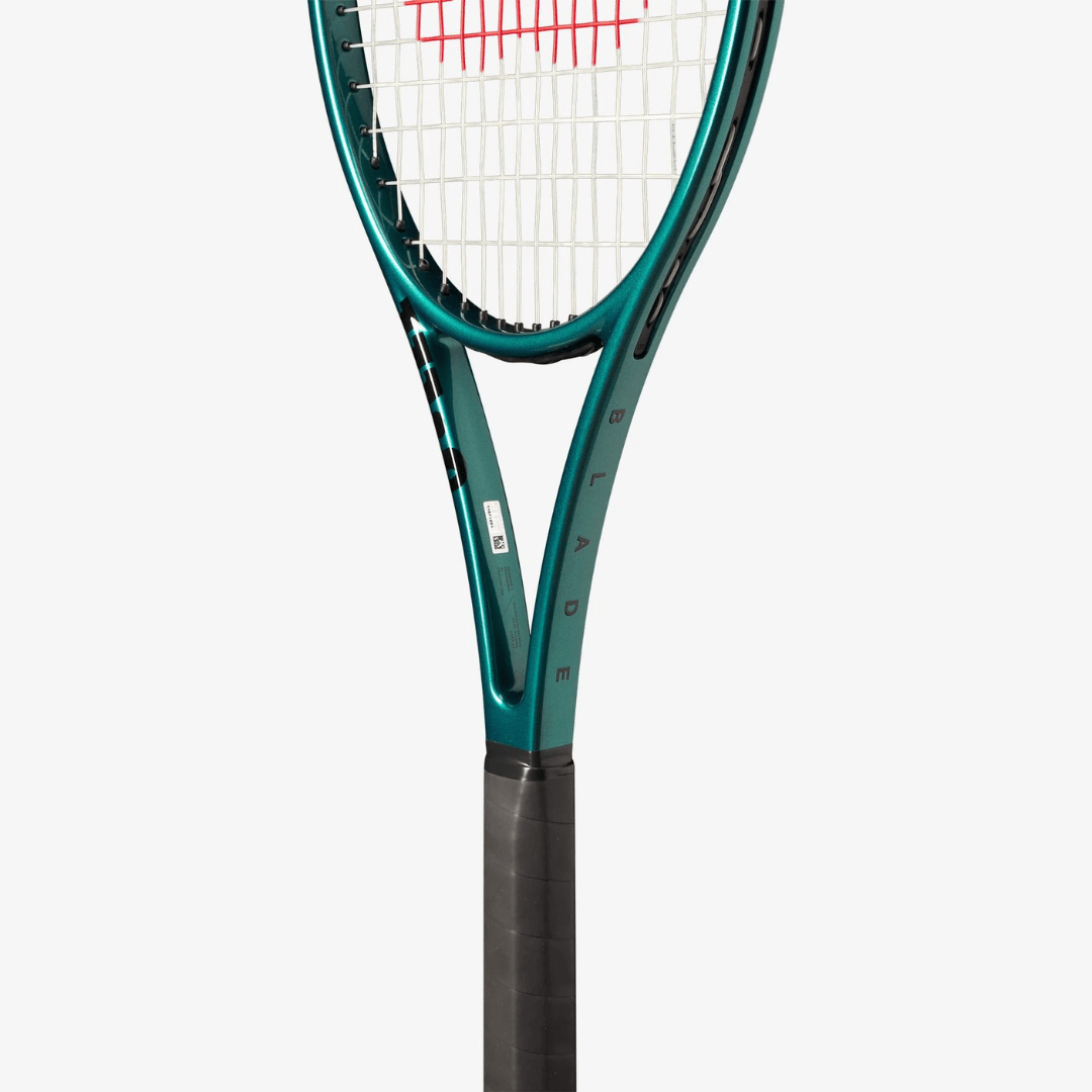 Wilson Blade Pro 98 v9 305g (16x19) tennis racket