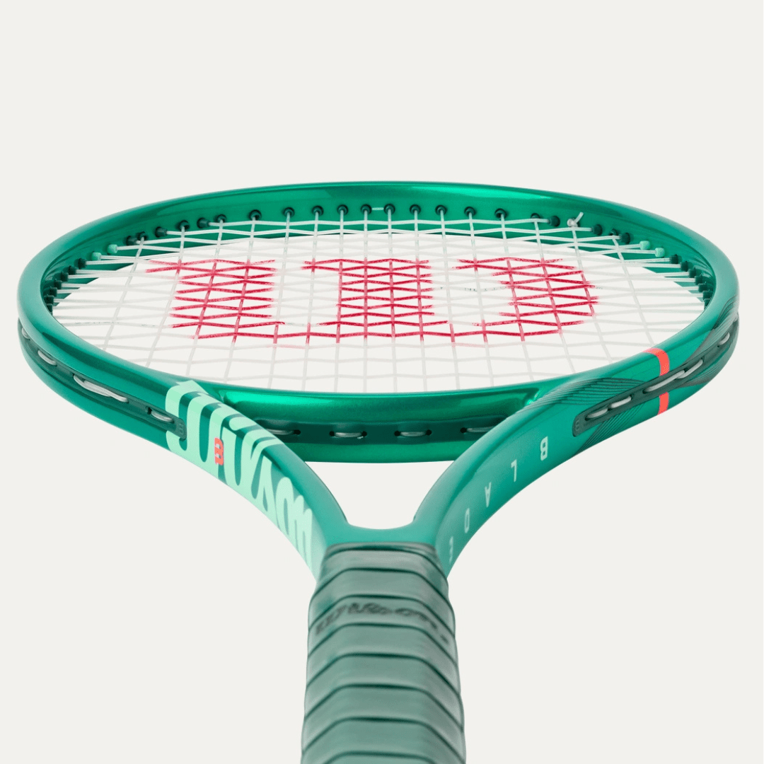 Wilson Blade 98 Pro v10 305g (16x19) tennis racket