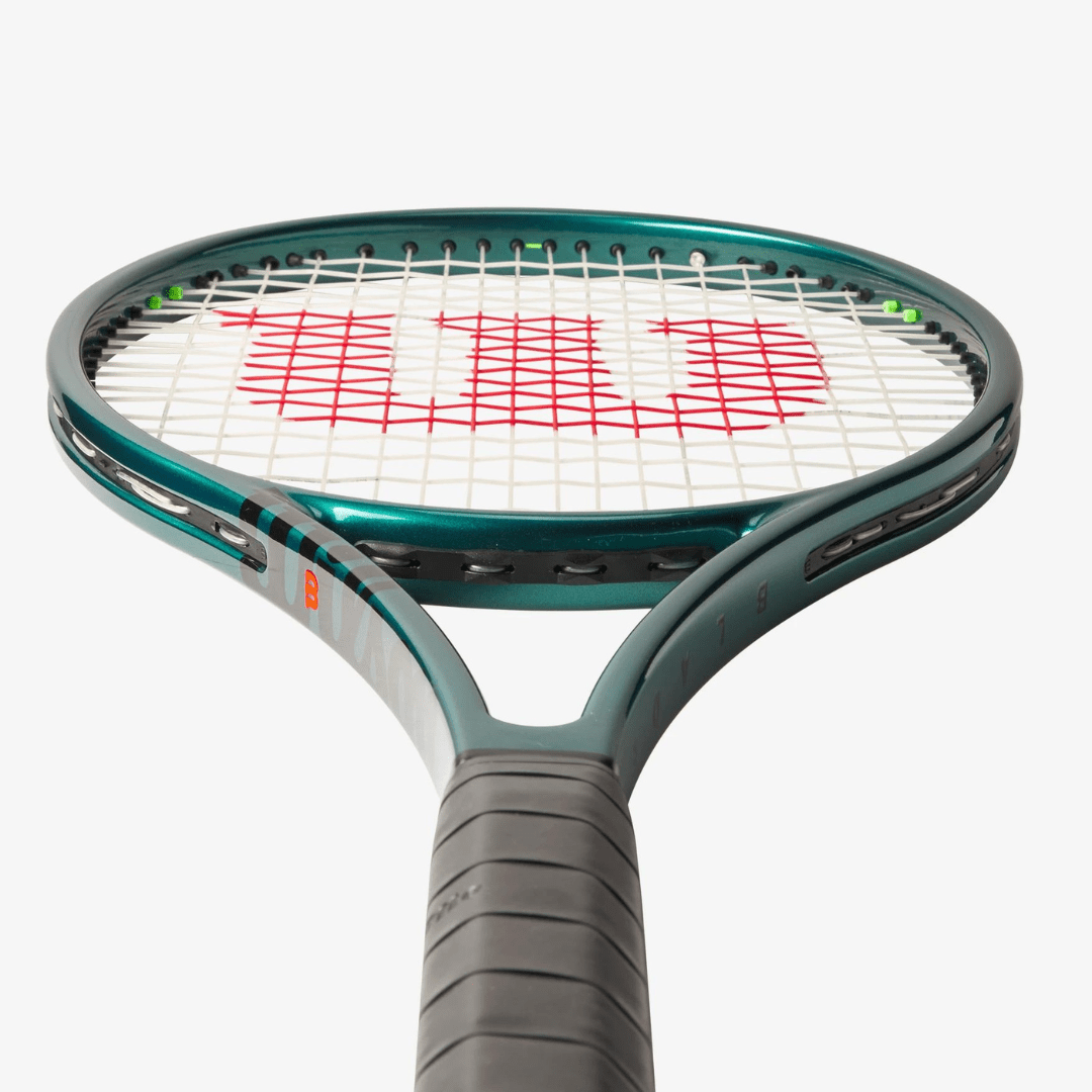 Wilson Blade Pro 98 v9 305g (16x19) tennis racket